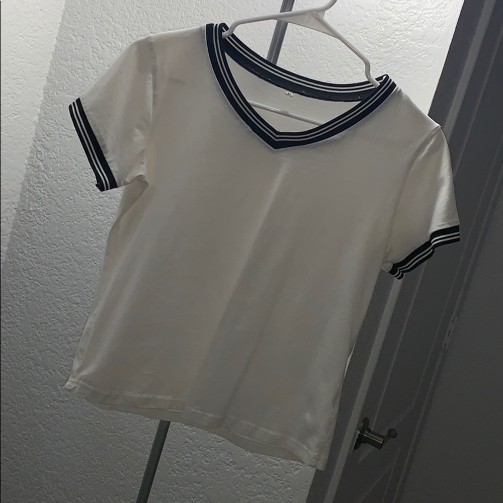 White v neck tee